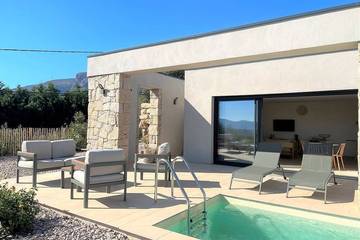 Gîte pour 4 personnes, avec terrasse à Afa