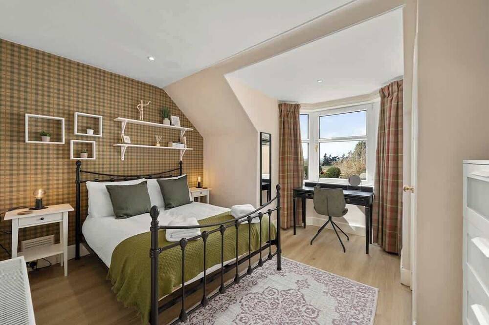 Gilmore House - 5 Bedroom Home With Hot Tub in Blairgowrie (Perthshire), Perthshire