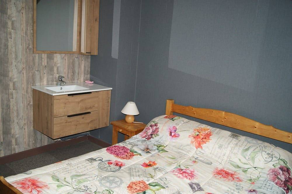 Gite de 80 m2 pour 6 à 7 personnes, situé à l étage d une maison individuelle in Mouthe-Lac et Mont d’Or, Parc naturel régional du Haut-Jura