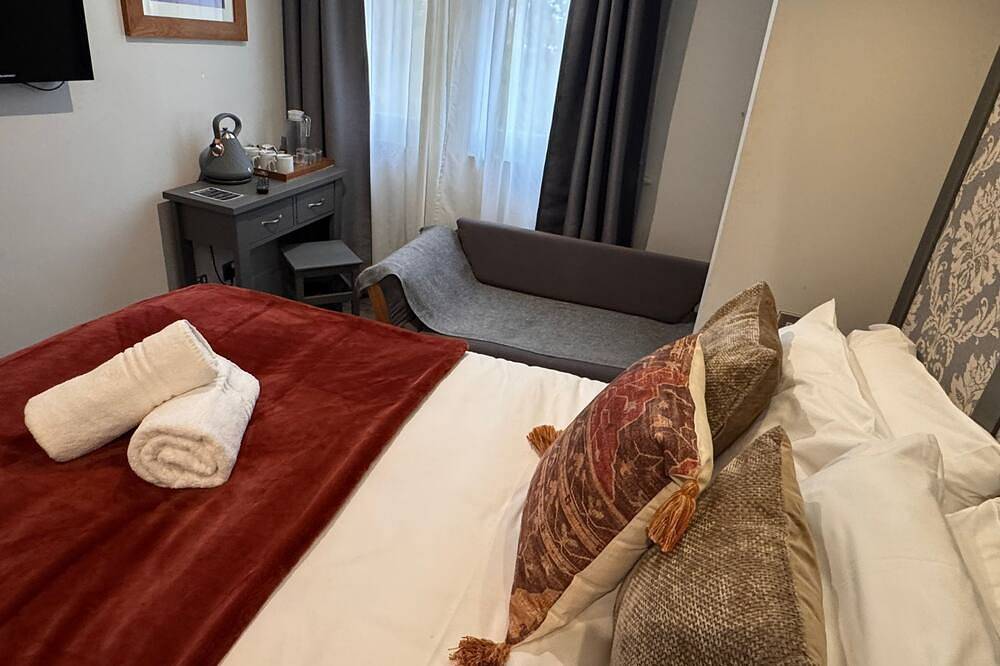Double room / shared bathroom in Market Ward, Cambridge