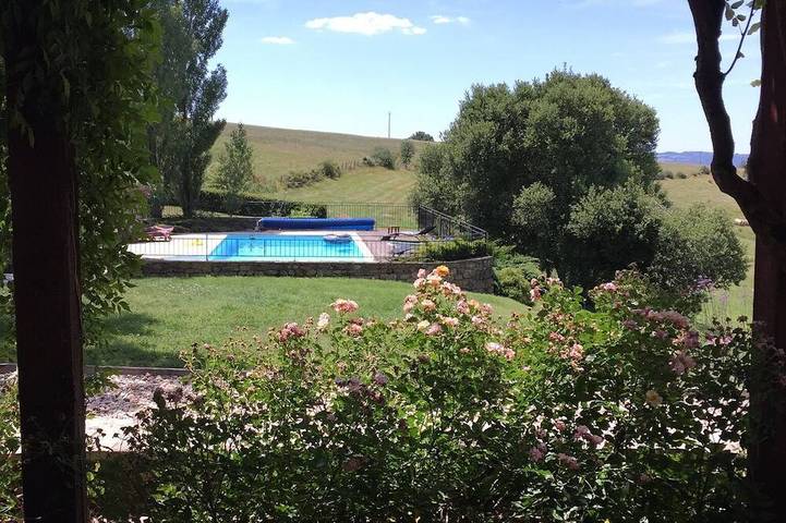 Location de vacances pour 10 personnes, avec Balcon ainsi que Terrasse et Jardin à Saint-Marcel-Campes
