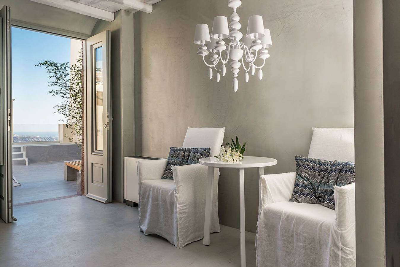 Magical Senior Suite with Outdoor Heated Plunge Pool & Indoor Heated Jacuzzi in Firostefani, Thera