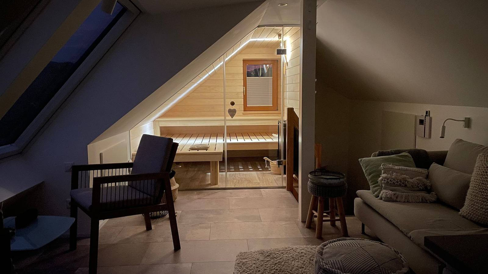 Ganze Wohnung, Ferienwohnung 'Schwarzwald-Wellness byhannes' mit Bergblick, Wi-Fi und Klimaanlage in Oberkirch, Mittlerer Schwarzwald