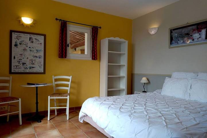 Chambre d’hôte pour 2 personnes, avec jardin à Flassan