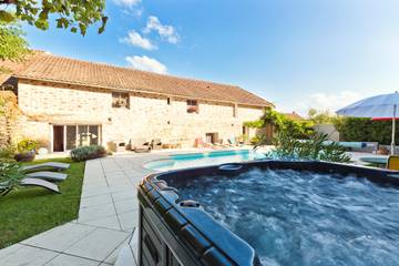 Chambre d’hôte pour 2 personnes, avec terrasse et jacuzzi ainsi que sauna et piscine à Saint-Lothain