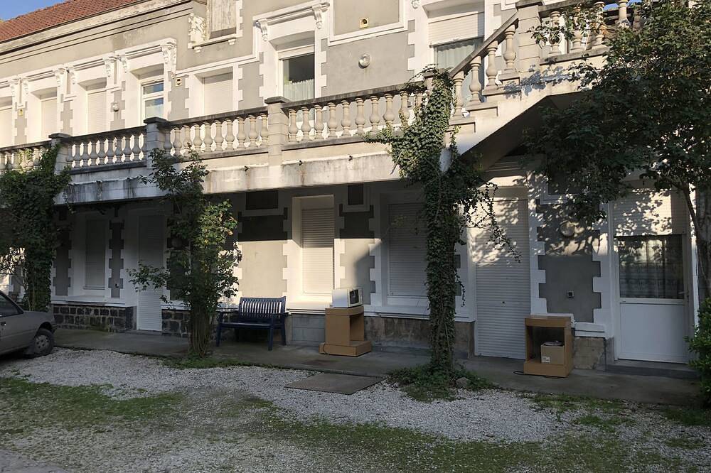 Apartamento entero, City Center Apartment in Saint-Amand-les-Eaux, Región de Valenciennes