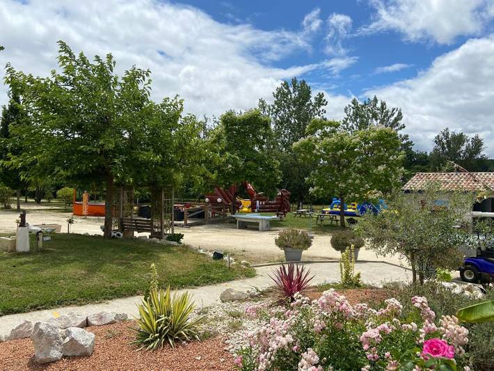 Location de vacances pour 4 personnes, avec Terrasse ainsi que Jardin et Piscine à Garganvillar - 4