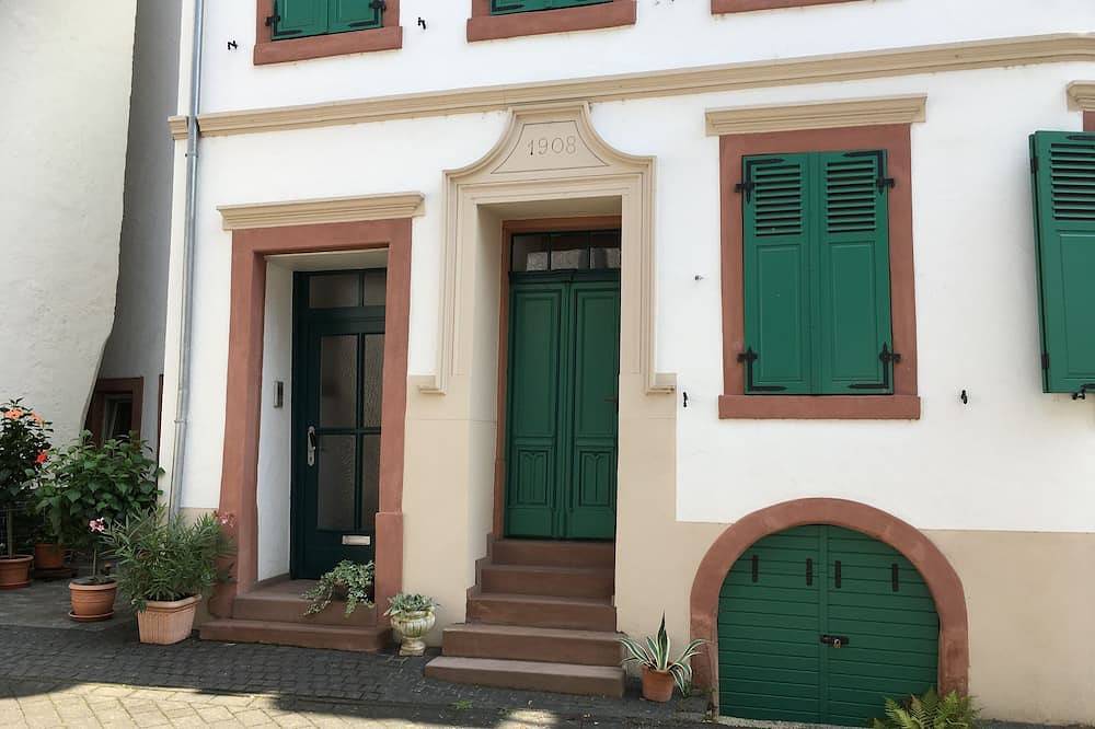 Mittelmosel - ehemaliges Winzerhaus in ruhiger Seitenstraße mit Treppenlift in Zeltingen-Rachtig, Bernkastel-Kues & Umgebung