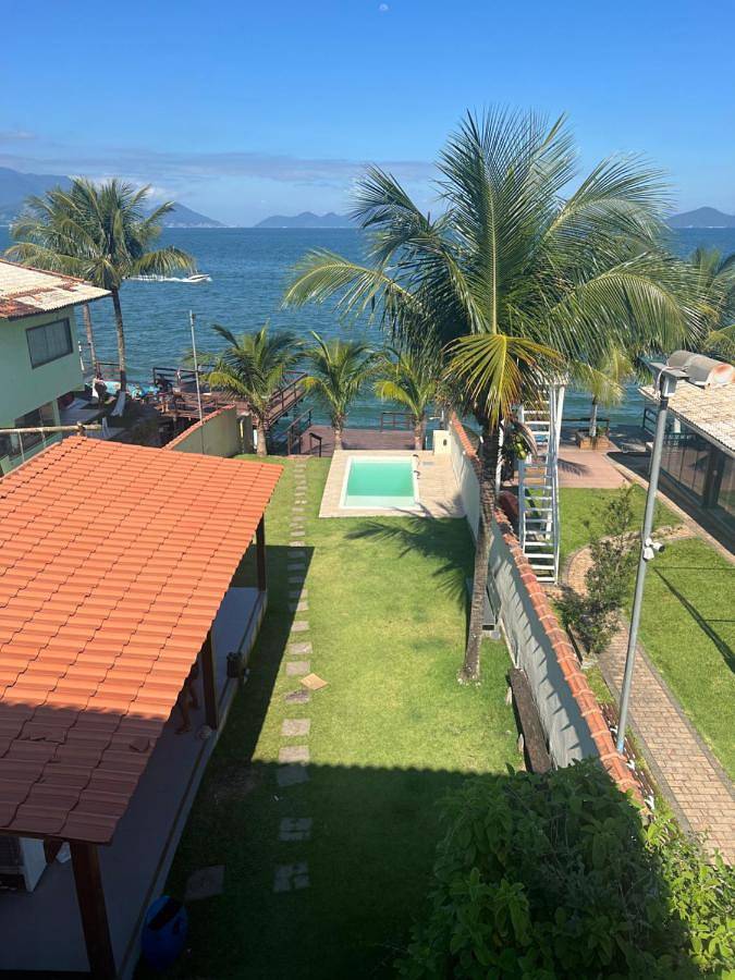 Casas e apartamentos de temporada para 11 pessoas, com terraço e jardim e ainda vista and piscina, com animais de estimação em Mangaratiba