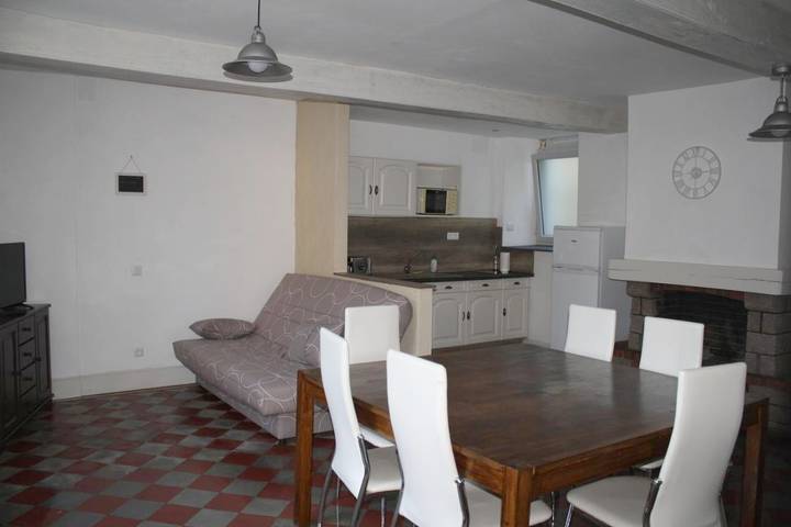 Location de vacances pour 9 personnes, avec terrasse et jardin à Pouzauges - 3