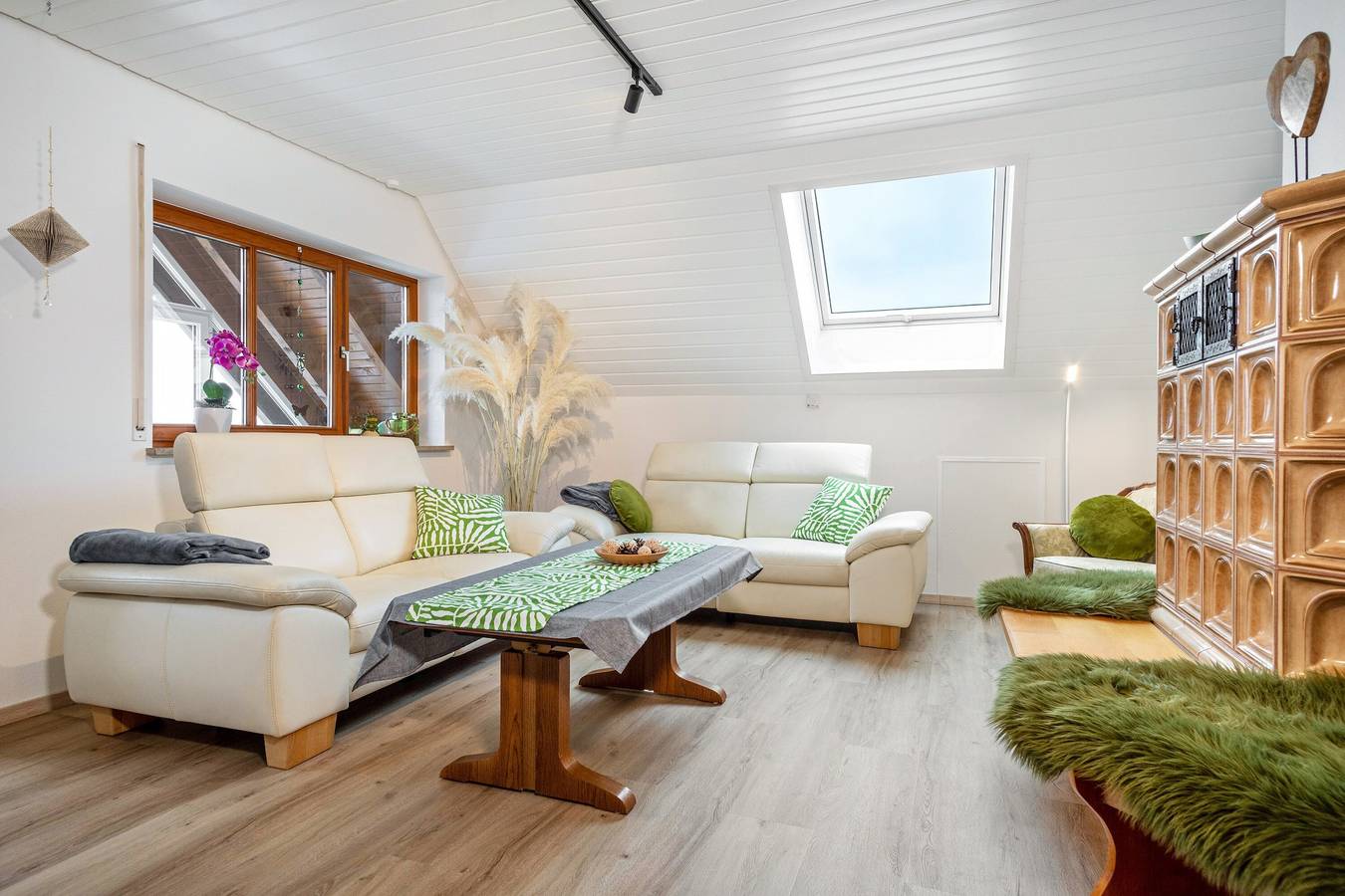 Ganze Wohnung, Ferienwohnung Familie Löffler mit Bergblick, Wintergarten und Wlan in Ostrach, Region Bodensee-Oberschwaben