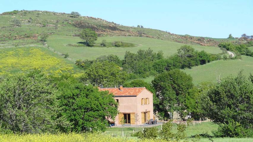 Gîte pour 8 personnes, avec terrasse à Brenas
