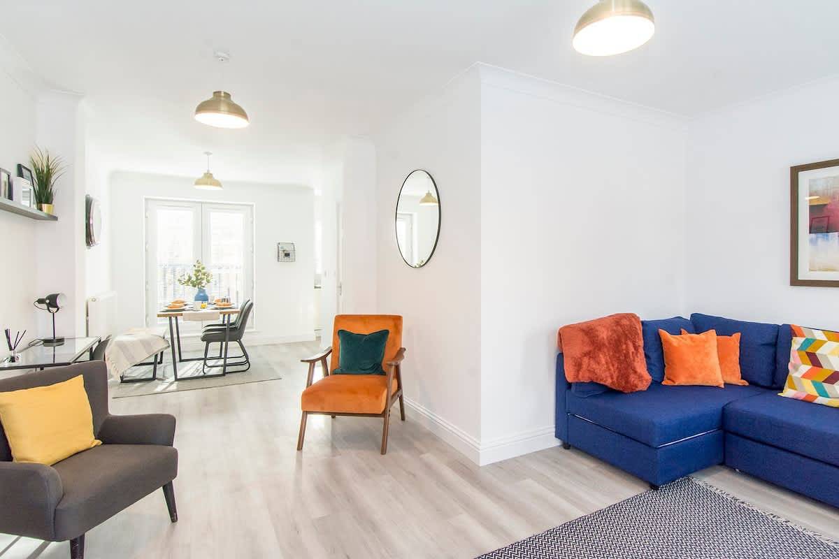 Host & Stay | Davies Close in Harborough, Leicestershire