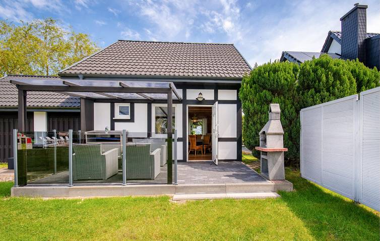 Ferienhaus für 6 Personen, mit Terrasse und Pool