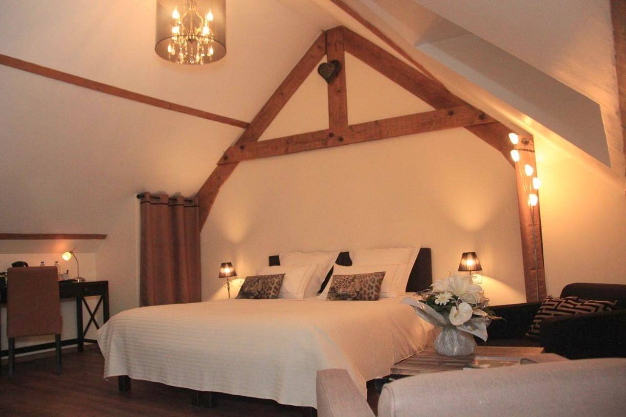 Large room with double bed or twin beds in Steenvoorde, Région de Dunkerque