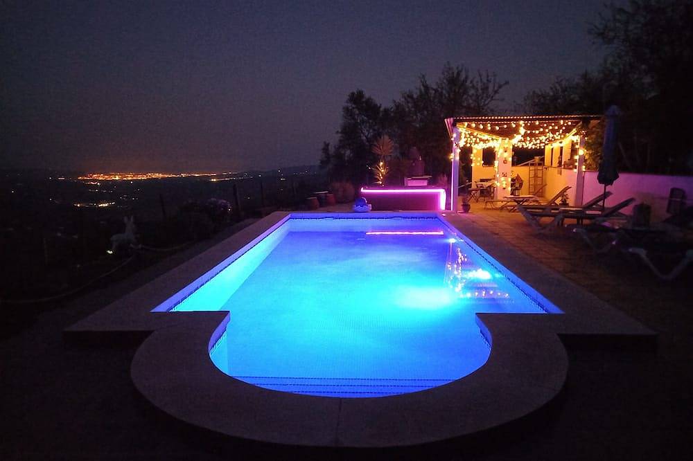 Ganze Wohnung, Great 2 Bedroom Apartment with wonderful views, Swimming Pool and Jacuzzi in Comares, Málaga Provinz