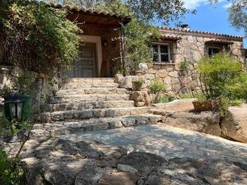 Chambre d’hôte pour 2 personnes, avec terrasse et piscine ainsi que vue et jardin à Lecci