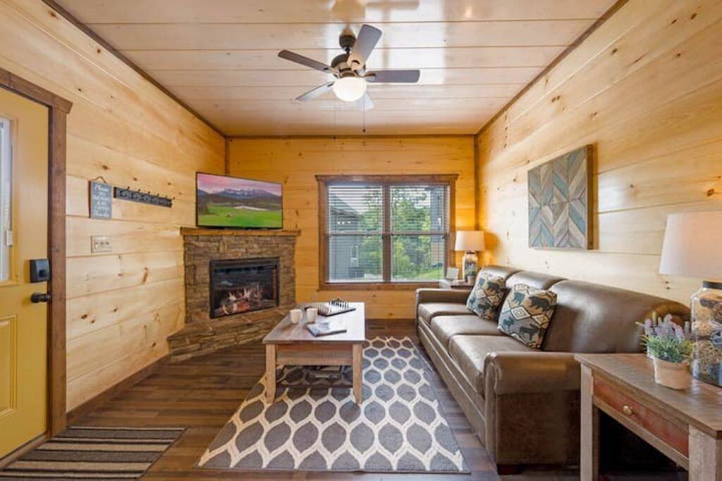 Vacation Apartment for 10 Guests in Pigeon Forge, Sevier County