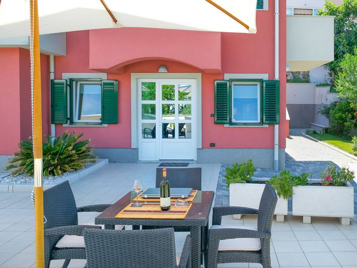 Ferienwohnung für 3 Personen, mit Terrasse und Garten in Banjol - 3