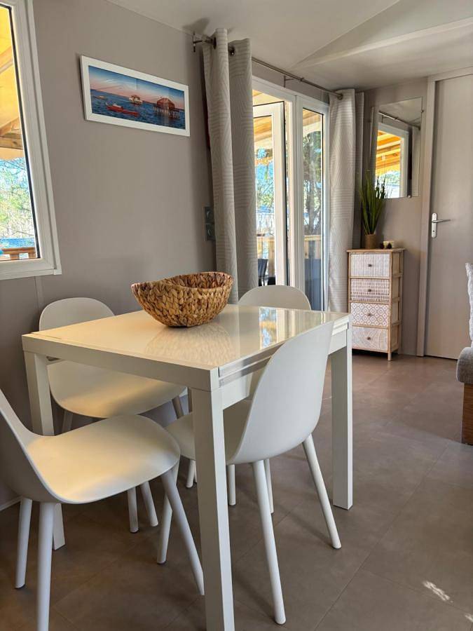 Camping pour 4 personnes, avec piscine et jacuzzi ainsi que jardin et bassin pour enfant, adapté aux familles dans Claouey - 3
