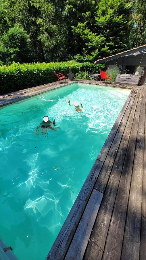 Location de vacances pour 10 personnes, avec piscine ainsi que balcon et vue dans Cadarsac