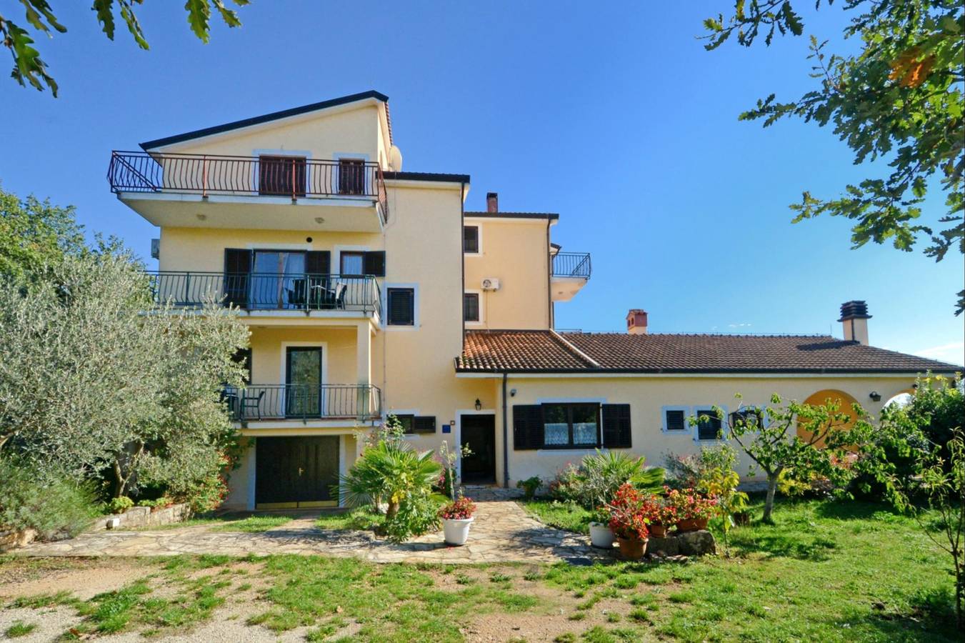 Entire apartment, One bedroom apartment with terrace Valica (Umag) A-21926-a in Umag, Umag Region