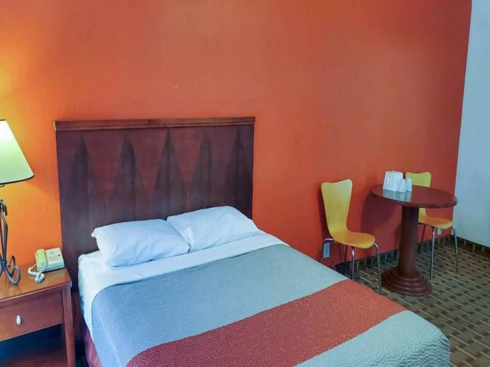 Apartamento entero, 1 Cama Queen | Ns | Nevera | Ver in East Cañon, Canon City