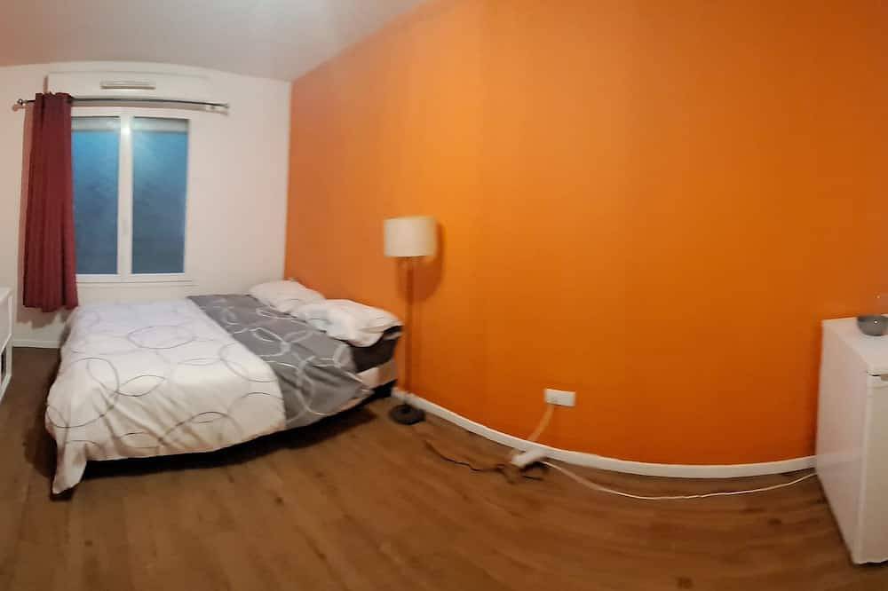 Apartamento entero, 65 m2 apartment with trapdoor *3 bedrooms fully equipped with tv and fridge in Trappes, Yvelines