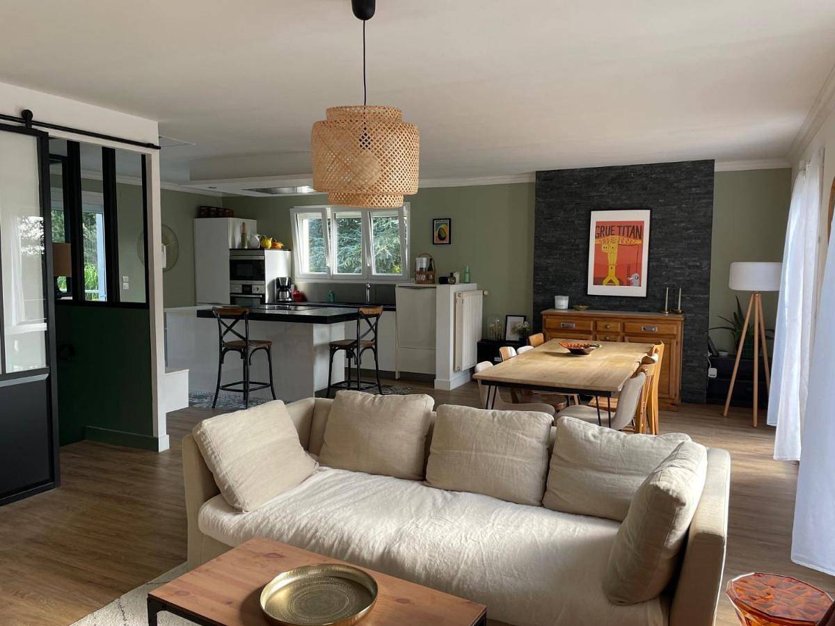 Five-Bedroom House in Sainte-Luce-sur-Loire, Région de Nantes