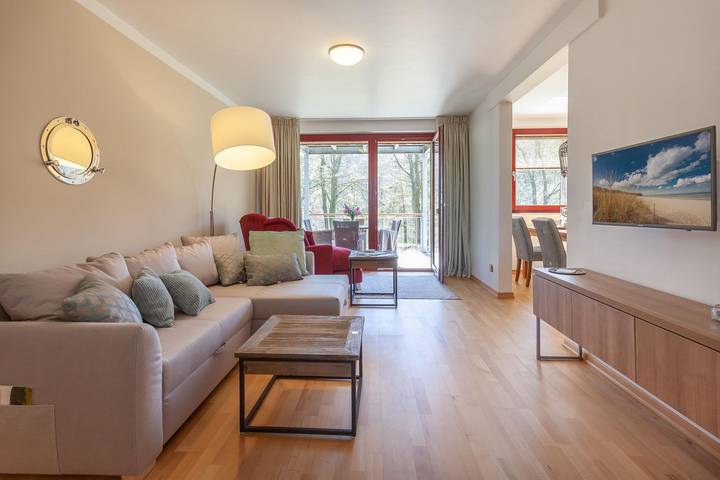 Ferienwohnung für 4 Personen, mit Balkon und Pool sowie Ausblick in Lohme