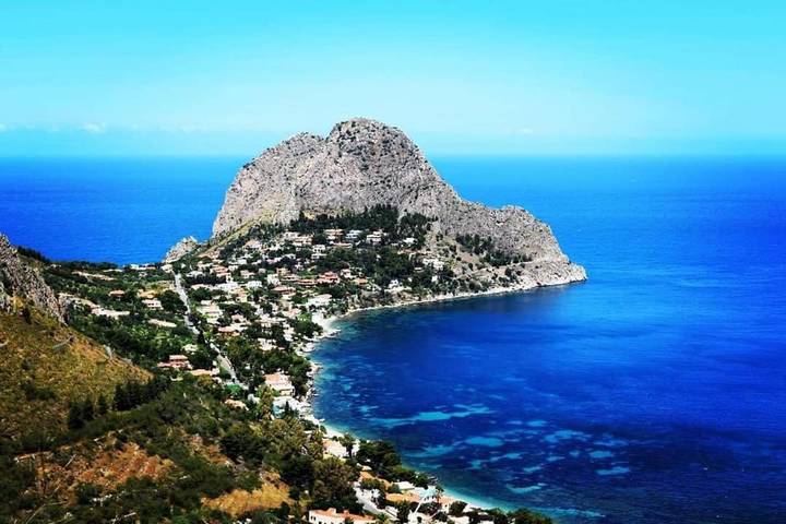 Location de vacances pour 4 personnes, avec terrasse ainsi que vue et jardin, animaux acceptés à Porticello - 2