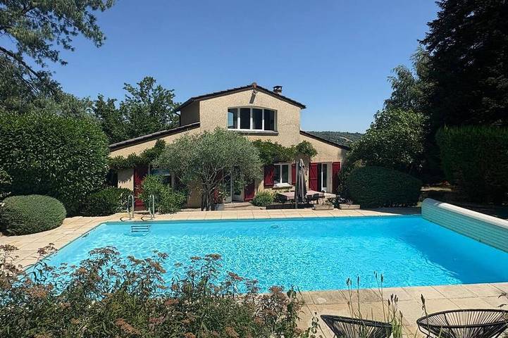 Location de vacances pour 8 personnes, avec Jacuzzi et Jardin dans Saint-Just-Chaleyssin