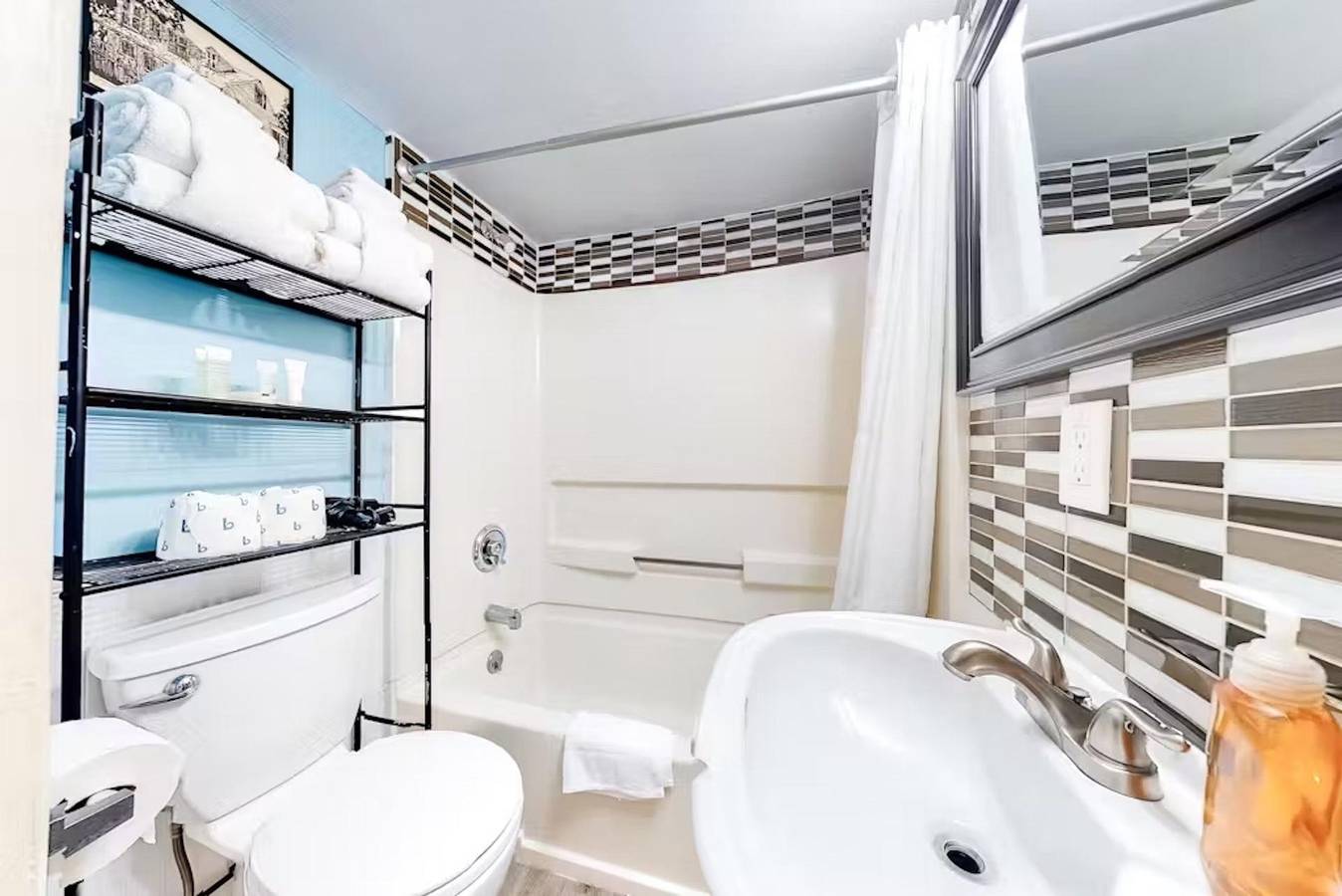 Entire apartment, Welcome Matt's - Truman @ Duval Unit  B  in Key West, Lower Keys