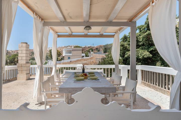 Vacation rental for 6 people, with yard, with pets in Milos