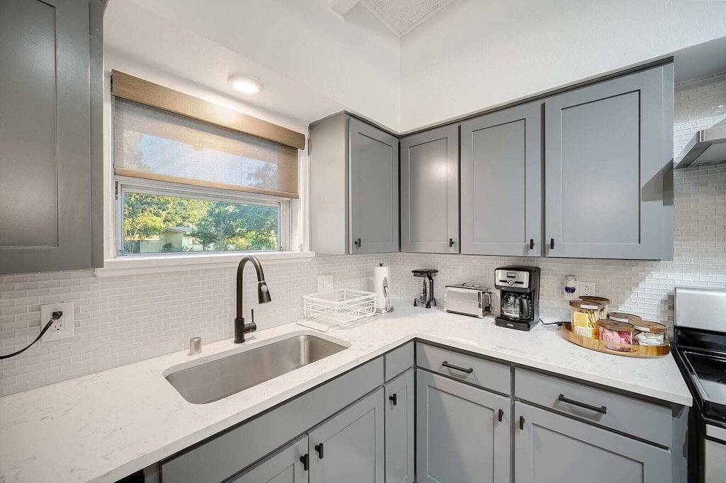 Vibrierendes umgestaltetes Haus mit großem Hinterhof in Irving, Dallas County