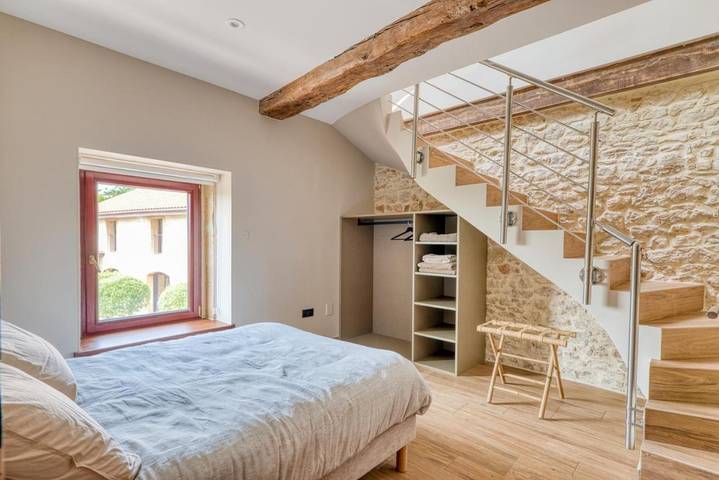 Location de vacances pour 2 personnes, avec vue ainsi que piscine et jardin dans Rhône - 4