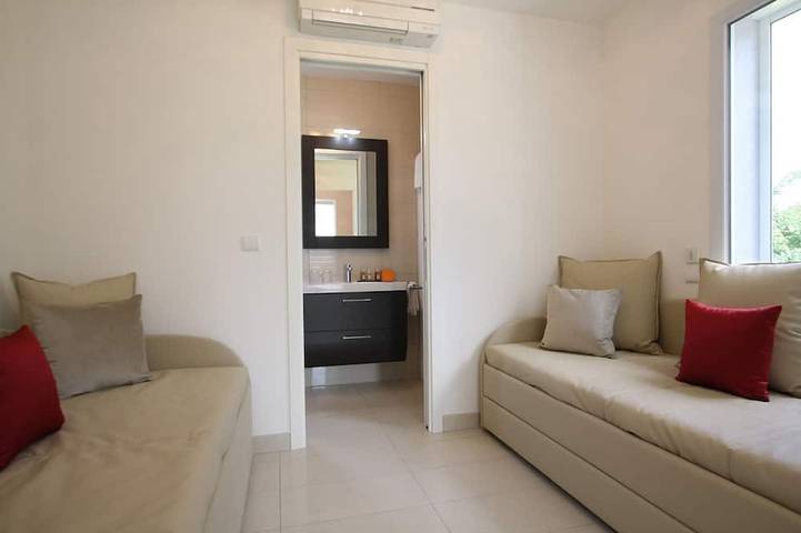 Villa pour 14 personnes, avec jardin ainsi que sauna et piscine, animaux acceptés à Calvi - 4