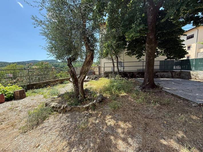 Camera 'Ulivo Con Giardino' con vista sulle montagne, Wi-Fi e aria condizionata in Lastra a Signa, Provincia di Prato