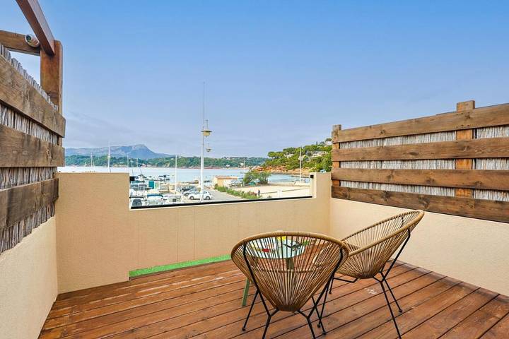 Location de vacances pour 2 personnes, avec terrasse et vue dans Port des Oursinières - 4