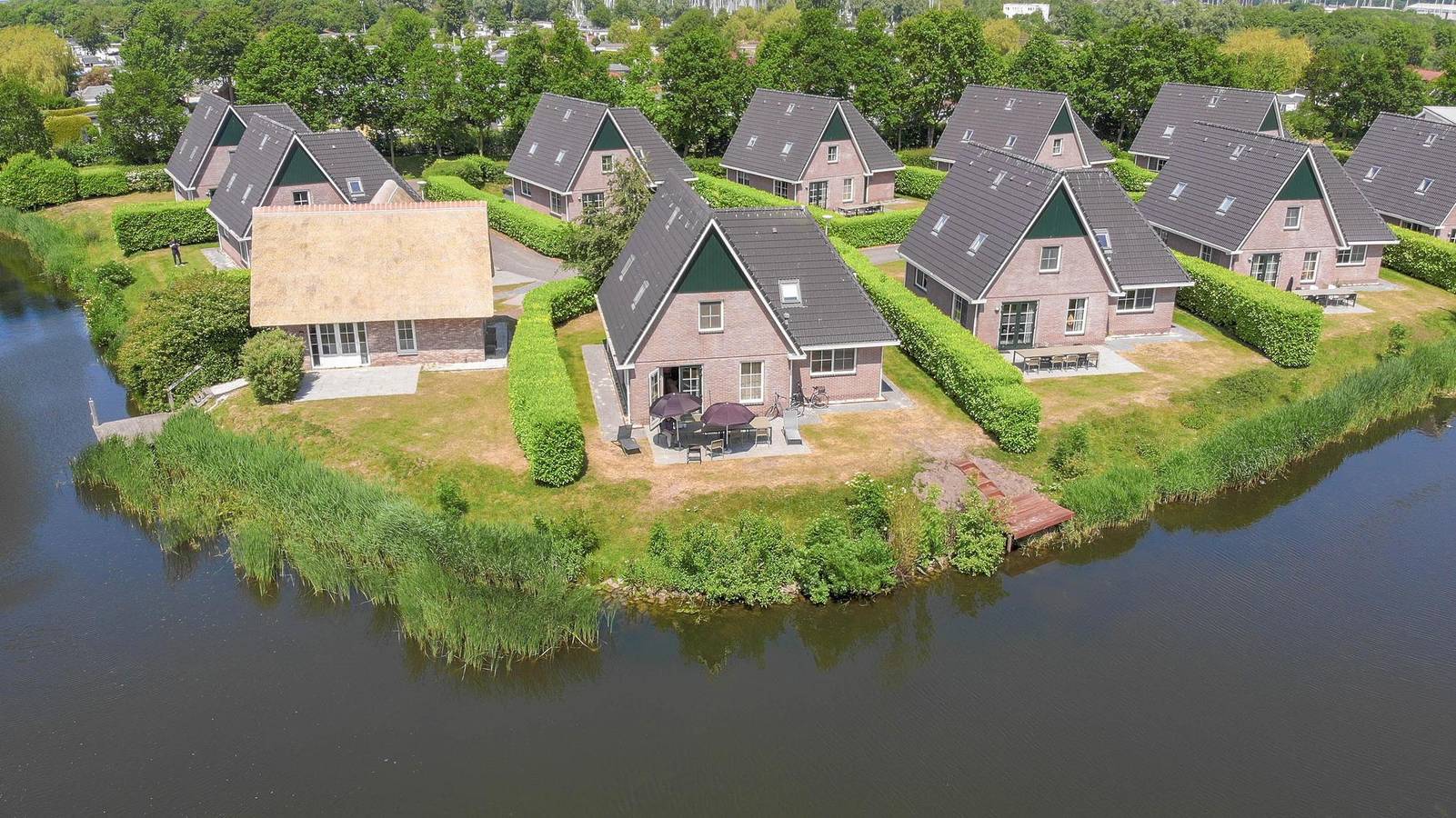 Beach Resort Makkum — Beachvilla Royaal mit Sauna – 10 Personen in Makkum, Ijsselmeer