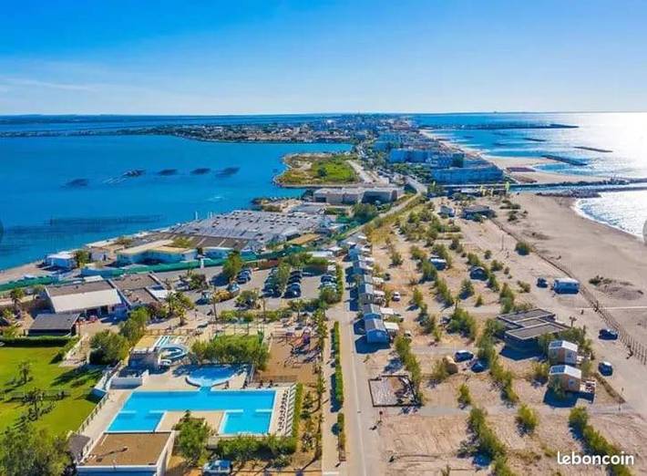 Camping pour 6 personnes, avec Jacuzzi et Terrasse ainsi que Jardin et Piscine