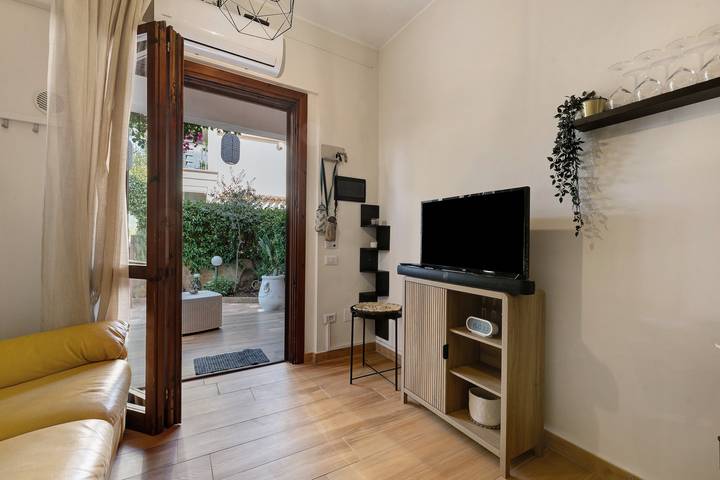 Acogedora casa de vacaciones Lelù con jardín y terraza in Crabonaxa/Villasimius, Villasimius