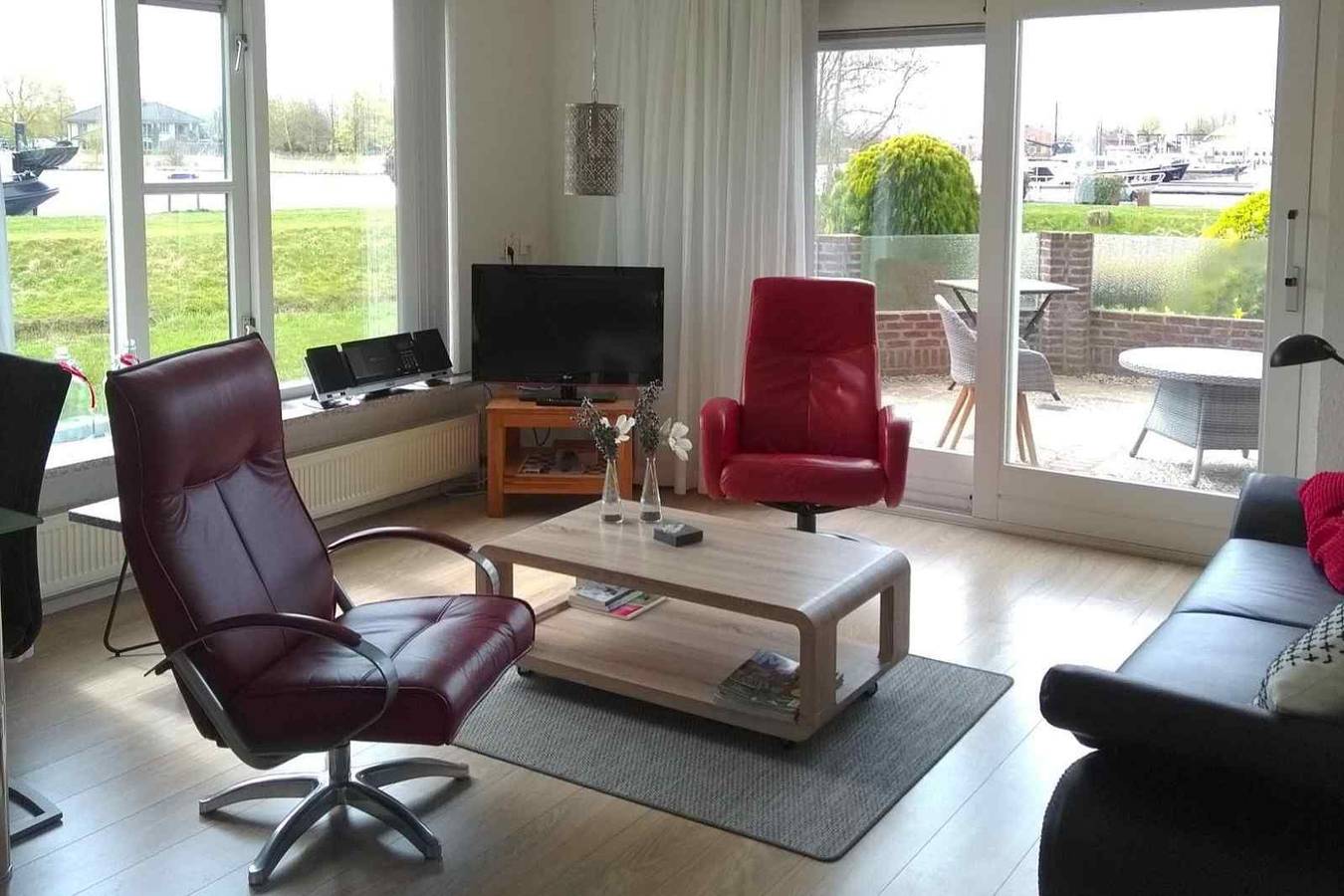 Geheel appartement, Comfortabel appartement voor 2 personen met uitzicht op 'It Wiid' in Earnewald, Friesland in Eernewoude, Nationaal Park De Alde Feanen
