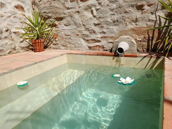 Ferienhaus für 2 Personen, mit Balkon und Pool - 1