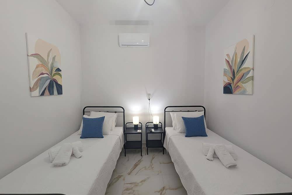 Geheel appartement, Casa Marouli. Two bedroom apt - 5 minutes to the beach in Agia Galini, Rethymno en omgeving