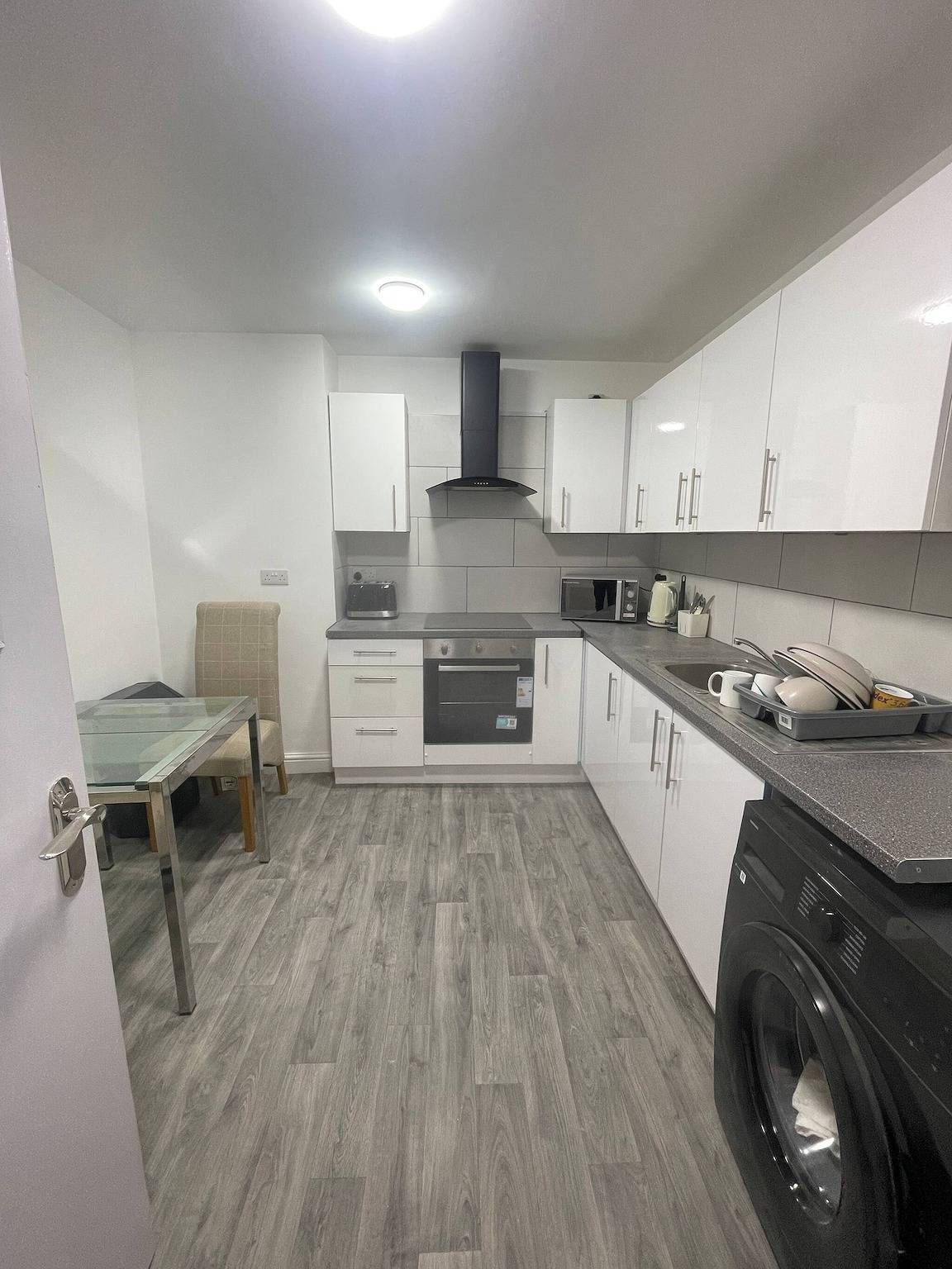 En-suite rooms available for short term in Huddersfield, West Yorkshire