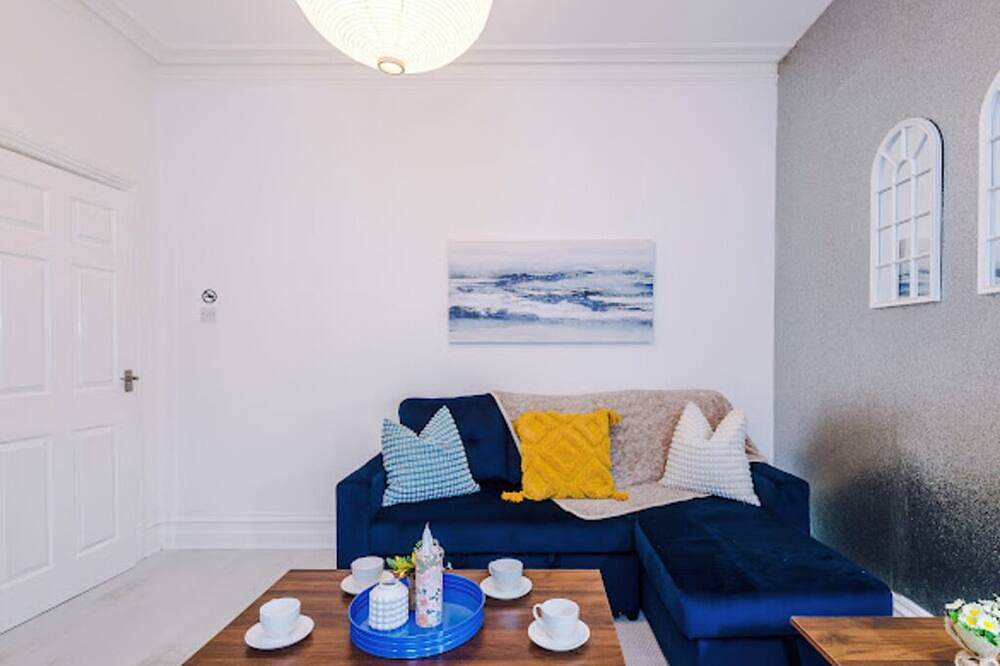 Sleep 7, Pool Table/Ttennis, Free Parking, 3Br in Greater Manchester