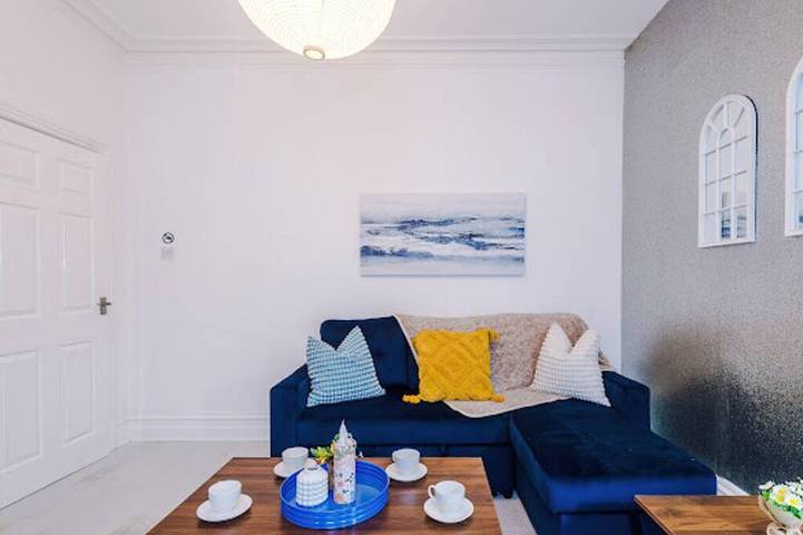 Sleep 7, Pool Table/TTennis, Free Parking, 3Br in Grand Manchester