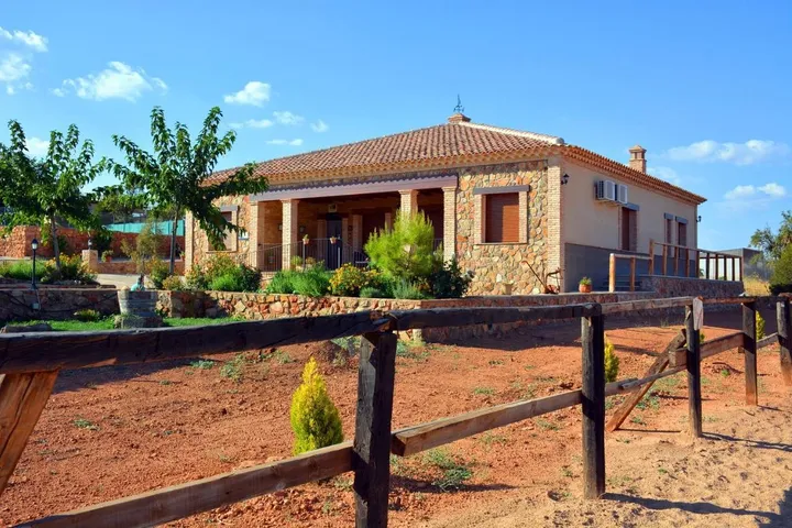 Casa rural para 8 personas, con piscina además de jardín y vistas - 1