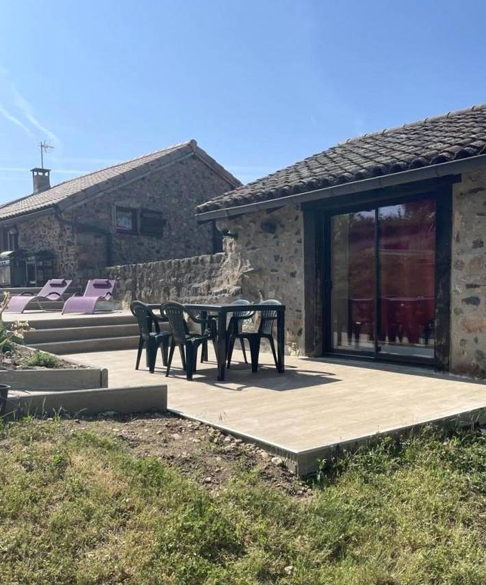 Gîte pour 4 personnes, avec piscine et terrasse dans Rhône - 2